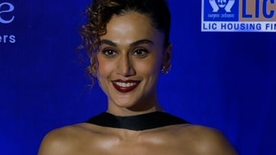 Taapse Pannu exuded dark drama in her stunning corset gown. (PC: Ashutosh Rai ) Taapse Pannu exuded dark drama in her stunning corset gown. (PC: Ashutosh Rai )