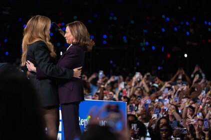 US Vice President and Democratic presidential candidate Kamala Harris (R) embraces US singer-songwriter Beyonce onstage during a campaign rally at Shell Energy Stadium in Houston, Texas, on October 25, 2024. (Photo by ROBERTO SCHMIDT / AFP) (AFP) US Vice President and Democratic presidential candidate Kamala Harris (R) embraces US singer-songwriter Beyonce onstage during a campaign rally at Shell Energy Stadium in Houston, Texas, on October 25, 2024. (Photo by ROBERTO SCHMIDT / AFP) (AFP)