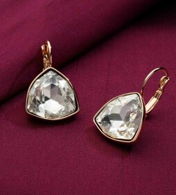 Versatile ear pieces like stud earrings are flexible and go with all kinds of outfits. (PC: Gargi by PN Gadgil & sons) Versatile ear pieces like stud earrings are flexible and go with all kinds of outfits. (PC: Gargi by PN Gadgil & sons)