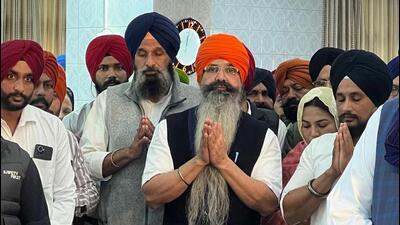 Balwant Singh Rajoana (centre), a death row convict in the Beant Singh assassination case, attending the prayer meet of his brother, Kulwant Singh, at a gurdwara in Ludhiana on Wednesday. The high court granted him a three-hour parole to attend the ceremony. (HT Photo) Balwant Singh Rajoana (centre), a death row convict in the Beant Singh assassination case, attending the prayer meet of his brother, Kulwant Singh, at a gurdwara in Ludhiana on Wednesday. The high court granted him a three-hour parole to attend the ceremony. (HT Photo)