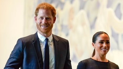 Prince Harry and Meghan Markle may be trying to end feud with royal family with new move, expert claims (AP Photo/Seth Wenig, File) (AP) Prince Harry and Meghan Markle may be trying to end feud with royal family with new move, expert claims (AP Photo/Seth Wenig, File) (AP)