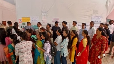 Voters line up at a booth in Thane Pachpakhadi. HT Photo Praful Gangurde Voters line up at a booth in Thane Pachpakhadi. HT Photo Praful Gangurde
