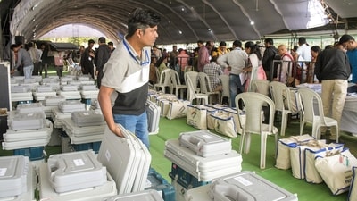 Nagpur: A polling official at an EVM distribution centre on the eve of Maharashtra Assembly elections, in Nagpur, Tuesday, Nov. 19, 2024. (PTI Photo)(PTI11_19_2024_000438A) (PTI) Nagpur: A polling official at an EVM distribution centre on the eve of Maharashtra Assembly elections, in Nagpur, Tuesday, Nov. 19, 2024. (PTI Photo)(PTI11_19_2024_000438A) (PTI)