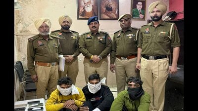 The accused in the custody of Salem Tabri police on Wednesday in Ludhiana on Wednesday. (HT Photo)