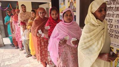 Voters showing their ID cards before exercising their franchise at a government school at Doda village in Gidderbaha assembly constituency on Wednesday. (Sanjeev Kumar/HT) Voters showing their ID cards before exercising their franchise at a government school at Doda village in Gidderbaha assembly constituency on Wednesday. (Sanjeev Kumar/HT)