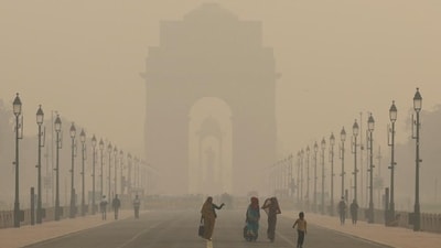 Women walk on a road near India Gate as the sky is enveloped with smog after Delhi's air quality worsened due to air pollution, in New Delhi, India, on Tuesday. (Reuters) Women walk on a road near India Gate as the sky is enveloped with smog after Delhi's air quality worsened due to air pollution, in New Delhi, India, on Tuesday. (Reuters)