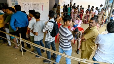 Voters stand in queues to cast their ballots to vote at a polling booth, during the Maharashtra state assembly elections in Mumbai on November 20, 2024. (AFP) Voters stand in queues to cast their ballots to vote at a polling booth, during the Maharashtra state assembly elections in Mumbai on November 20, 2024. (AFP)
