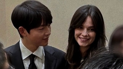 Song Joong Ki and wife Katy Louise Saunders at sister's wedding ceremony. Song Joong Ki and wife Katy Louise Saunders at sister's wedding ceremony.