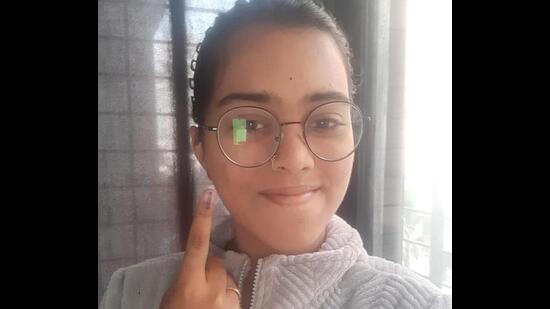 A first-time voter shows her inked finger. (HT PHOTO)
