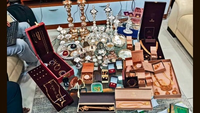 A huge cache of cash, jewellery and other valuables recovered during the raids in Karnataka on Thursday. (ANI) A huge cache of cash, jewellery and other valuables recovered during the raids in Karnataka on Thursday. (ANI)