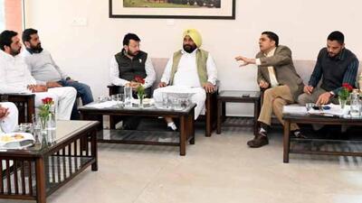 Ahead of the National Green Tribunal hearing on the controversial carcass plant in Sidhwan Bet, Punjab local bodies minister Dr Ravjot Singh on Thursday met villagers from Sidhwan Bet, Rasulpur and nearby areas to address their concerns. (HT Photo) Ahead of the National Green Tribunal hearing on the controversial carcass plant in Sidhwan Bet, Punjab local bodies minister Dr Ravjot Singh on Thursday met villagers from Sidhwan Bet, Rasulpur and nearby areas to address their concerns. (HT Photo)
