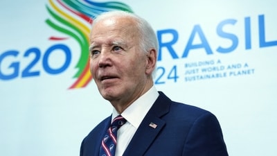 Pollster says Joe Biden ‘should resign’ as president dodges press (Photo by ERIC LEE / POOL / AFP) (AFP)