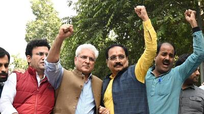 Delhi BJP president Virendra Sachdeva with Kailash Gahlot at the protest on Thursday. (Vipin Kumar/HT Photo) Delhi BJP president Virendra Sachdeva with Kailash Gahlot at the protest on Thursday. (Vipin Kumar/HT Photo)