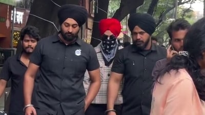 Simarjeet Singh pranked Pune by pretending to be Diljit Dosanjh (Instagram/@iamsimarjeetsiingh) Simarjeet Singh pranked Pune by pretending to be Diljit Dosanjh (Instagram/@iamsimarjeetsiingh)