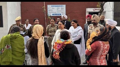 Harpreet Kaur Randhawa, district and sessions judge-cum-chairperson of the District Legal Services Authority, interacting with the inmates and jail officials during special checking in Ludhiana on Thursday. (HT Photo)