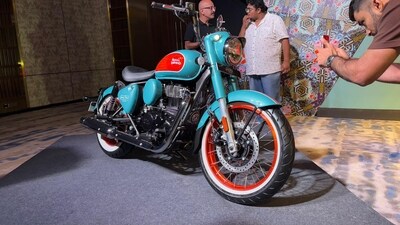 Royal Enfield Goan Classic 350 comes as a Bobber based on the Classic 350. Royal Enfield Goan Classic 350 comes as a Bobber based on the Classic 350.