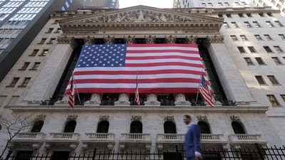 US flags hang on the building of the New York Stock Exchange (NYSE), after U.S. President-elect Donald Trump won the presidential election, in New York City, U.S., November 6, 2024. (REUTERS/Andrew Kelly/File Photo)
