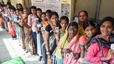 Voters wait in queues to cast their vote for the Maharashtra assembly elections, in Akola on Wednesday. (ANI) Voters wait in queues to cast their vote for the Maharashtra assembly elections, in Akola on Wednesday. (ANI)
