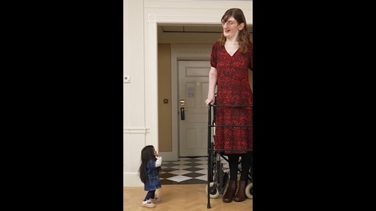 India’s Jyoti Amge and Turkey’s Rumeysa Gelgi are meeting for the first time. (Instagram/@guinnessworldrecords)