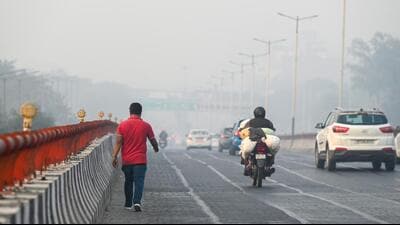 Air pollution in Delhi-NCR remains in the 'very poor' category. (Sunil Ghosh/HT Photo) Air pollution in Delhi-NCR remains in the 'very poor' category. (Sunil Ghosh/HT Photo)