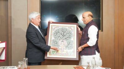 Defence minister Rajnath Singh and his Japanese counterpart, General Nakatani. (X) Defence minister Rajnath Singh and his Japanese counterpart, General Nakatani. (X)