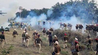 Farm activists Bharatiya Kisan Union Ugrahan clash with police over land acquisition by authorities in Dunewala village in Bathind on Friday. (Sanjeev Kumar HT) Farm activists Bharatiya Kisan Union Ugrahan clash with police over land acquisition by authorities in Dunewala village in Bathind on Friday. (Sanjeev Kumar HT)