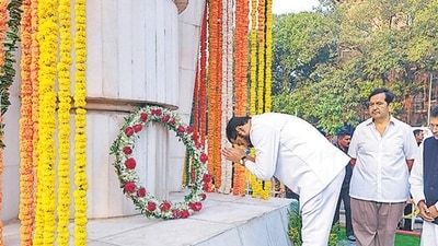 Mumbai, Nov 21 (ANI): Maharashtra Chief Minister Eknath Shinde pays tribute at the Martyrs' Memorial on Maharashtra State Martyrs Memorial Day, in Mumbai on Thursday. (ANI Photo) (Eknath Shinde-X) Mumbai, Nov 21 (ANI): Maharashtra Chief Minister Eknath Shinde pays tribute at the Martyrs' Memorial on Maharashtra State Martyrs Memorial Day, in Mumbai on Thursday. (ANI Photo) (Eknath Shinde-X)