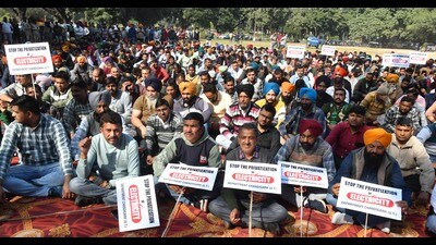 UT Powermen Union holding a protest in Sector 17, Chandigarh, on Friday. (Keshav Singh/HT) UT Powermen Union holding a protest in Sector 17, Chandigarh, on Friday. (Keshav Singh/HT)