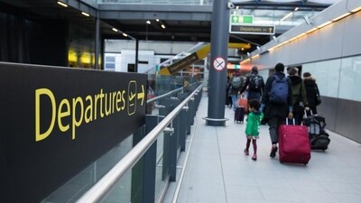 Passengers pull luggage after disembarking an inter-terminal train at London Gatwick Airport. (Bloomberg) Passengers pull luggage after disembarking an inter-terminal train at London Gatwick Airport. (Bloomberg)