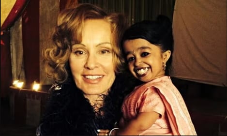 Jyoti Amge with Jessica Lange Jyoti Amge with Jessica Lange