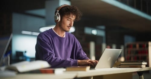 Singlehood allows the time to invest in your goals and grow in your career. (Shutterstock)