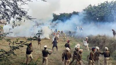 Activists of the Bhartiya Kisan Union (Ekta-Ugrahan) clashing with the police over land acquisition by the district authorities for the expressway project at Dunewala village in Bathinda district on Friday. (Sanjeev Kumar/HT) Activists of the Bhartiya Kisan Union (Ekta-Ugrahan) clashing with the police over land acquisition by the district authorities for the expressway project at Dunewala village in Bathinda district on Friday. (Sanjeev Kumar/HT)