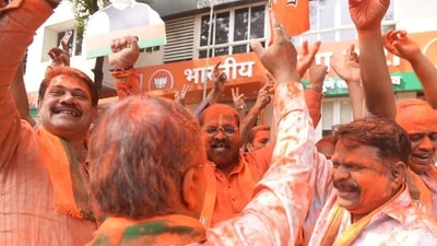 BJP workers celebrating victory in Mumbai on Saturday. (MAHENDRA KOLHE/HT PHOTO) BJP workers celebrating victory in Mumbai on Saturday. (MAHENDRA KOLHE/HT PHOTO)