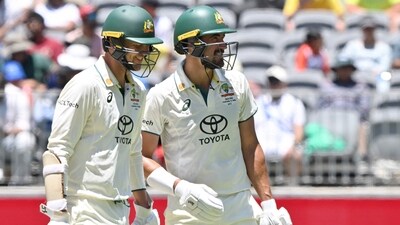 Australia's Mitchell Starc (R) and Josh Hazlewood frustrated the Indian bowlers with their time at the crease in the early session of the day. (AFP)