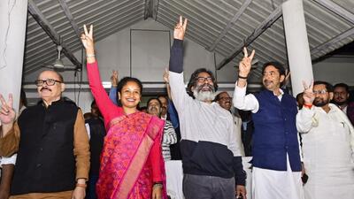 Jharkhand chief minister Hemant Soren with his wife and JMM leader Kalpana Soren and Congress' Jharkhand in-charge Ghulam Ahmad Mir in Ranchi on Saturday. (PTI) Jharkhand chief minister Hemant Soren with his wife and JMM leader Kalpana Soren and Congress' Jharkhand in-charge Ghulam Ahmad Mir in Ranchi on Saturday. (PTI)