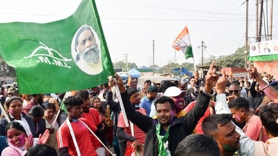 Jharkhand Mukti Morcha (JMM) supporters celebrate as INDIA bloc leads in the Jharkhand Assembly elections, in Ranchi on Saturday. (ANI) Jharkhand Mukti Morcha (JMM) supporters celebrate as INDIA bloc leads in the Jharkhand Assembly elections, in Ranchi on Saturday. (ANI)