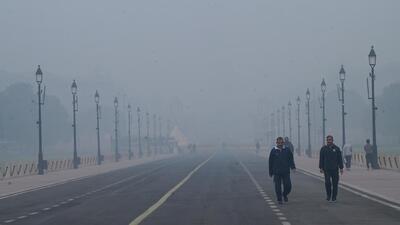 Kartavya Path is engulfed in smog on Saturday morning. (Arvind Yadav/HT Photo) Kartavya Path is engulfed in smog on Saturday morning. (Arvind Yadav/HT Photo)