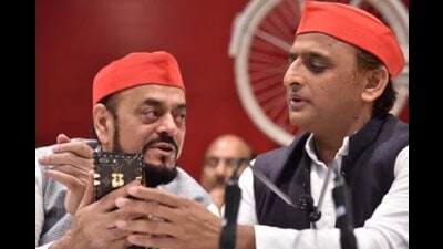 MLA-elect Abu Azmi with SP chief Akhilesh Yadav. (File)