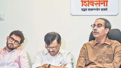 Mumbai, India - Nov. 23, 2024: Shiv sena (UBT) chief Uddhav Thackeray intranet with media at Matoshree, Bandra in Mumbai, India, on Saturday, November 23, 2024. (Photo by Satish Bate/ Hindustan Times) (Hindustan Times) Mumbai, India - Nov. 23, 2024: Shiv sena (UBT) chief Uddhav Thackeray intranet with media at Matoshree, Bandra in Mumbai, India, on Saturday, November 23, 2024. (Photo by Satish Bate/ Hindustan Times) (Hindustan Times)