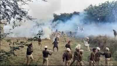 On Friday, the activists had forcibly tried to take back land acquired for the Amritsar-Jamnagar expressway (HT)