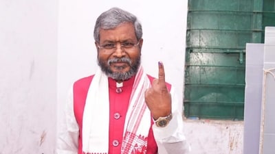 Jharkhand BJP president Babulal Marandi after casting his vote at a in Kodaibank during the final phase of Jharkhand Assembly elections, in Giridih district. (PTI) Jharkhand BJP president Babulal Marandi after casting his vote at a in Kodaibank during the final phase of Jharkhand Assembly elections, in Giridih district. (PTI)