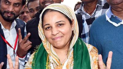 Samajwadi Party candidate from Sisamau Naseem Solanki shows the victory sign on Saturday. (ANI PHOTO) Samajwadi Party candidate from Sisamau Naseem Solanki shows the victory sign on Saturday. (ANI PHOTO)