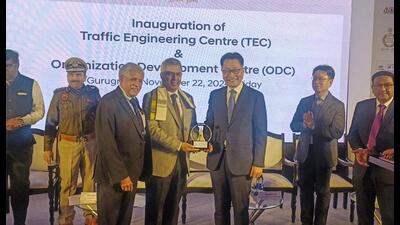 Shatrujeet Kapur, DGP and Unsoo Kim, MD, Hyundai during the inauguration of theTraffic Engineering Centre (TEC) at Gurugram Traffic Police Centre inSushant Lok Phase-1, on Saturday. (Parveen Kumar/HT PHOTO) Shatrujeet Kapur, DGP and Unsoo Kim, MD, Hyundai during the inauguration of theTraffic Engineering Centre (TEC) at Gurugram Traffic Police Centre inSushant Lok Phase-1, on Saturday. (Parveen Kumar/HT PHOTO)