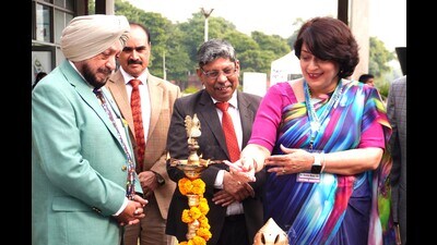 The festival opened with a musical performance “Chords from the Heart”, by Pandit Subhash Ghosh, followed by the formal inauguration by Sumita Misra, director and chairperson of Chandigarh Literary Society. (HT Photo) The festival opened with a musical performance “Chords from the Heart”, by Pandit Subhash Ghosh, followed by the formal inauguration by Sumita Misra, director and chairperson of Chandigarh Literary Society. (HT Photo)