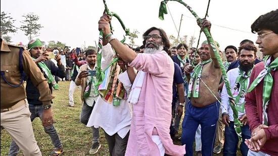 Jharkhand chief minister Hemant Soren with supporters during his campaign for the state assembly elections. (PTI/VIA @HemantSorenJMM)