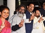 Hemant Soren with his wife Kalpana Soren.(HT_PRINT)