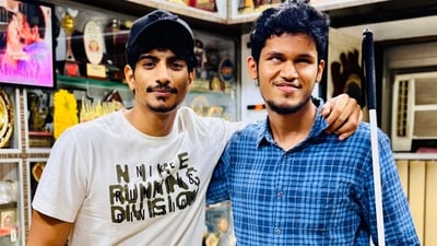 Palaash Muchhal on signing visually-impaired comic Bhavya Shah Palaash Muchhal on signing visually-impaired comic Bhavya Shah
