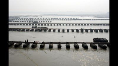 Labourers constructing a pontoon bridge ahead of the Maha Kumbh 2025, at the bank of Ganga in Prayagraj on Sunday. (ANI) Labourers constructing a pontoon bridge ahead of the Maha Kumbh 2025, at the bank of Ganga in Prayagraj on Sunday. (ANI)