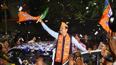 Nagpur: Maharashtra Deputy Chief Minister Devendra Fadnavis being welcomed by BJP workers after the party-led Mahayuti's victory in the Maharashtra Assembly elections, in Nagpur, Maharashtra, Saturday, Nov. 23, 2024. (PTI Photo)(PTI11_23_2024_000468A) (PTI) Nagpur: Maharashtra Deputy Chief Minister Devendra Fadnavis being welcomed by BJP workers after the party-led Mahayuti's victory in the Maharashtra Assembly elections, in Nagpur, Maharashtra, Saturday, Nov. 23, 2024. (PTI Photo)(PTI11_23_2024_000468A) (PTI)