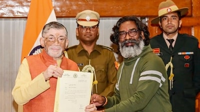 Jharkhand Chief Minister Hemant Soren handsover his resignation to Governor Santosh Gangwar as he stakes claim to form the new government, at Raj Bhawan, in Ranchi, Sunday, Nov. 24, 2024. (PTI) Jharkhand Chief Minister Hemant Soren handsover his resignation to Governor Santosh Gangwar as he stakes claim to form the new government, at Raj Bhawan, in Ranchi, Sunday, Nov. 24, 2024. (PTI)